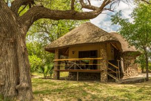 Chalet der Mobola Lodge im Caprivi