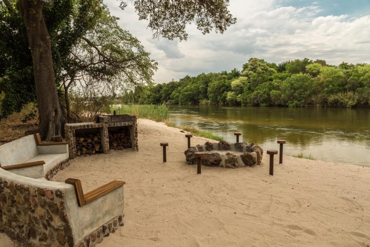 Mobola Lodge- Braai am Fluss