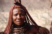 Himbafrau mit traditionellem Schmnuck